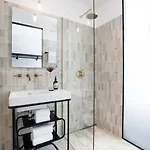 Stout & Co. ホテル 3*