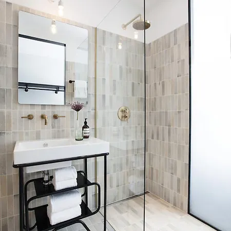 Stout & Co. Hotel 3*